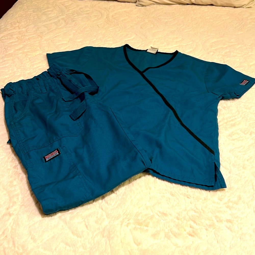 Very nice teal scrubs set